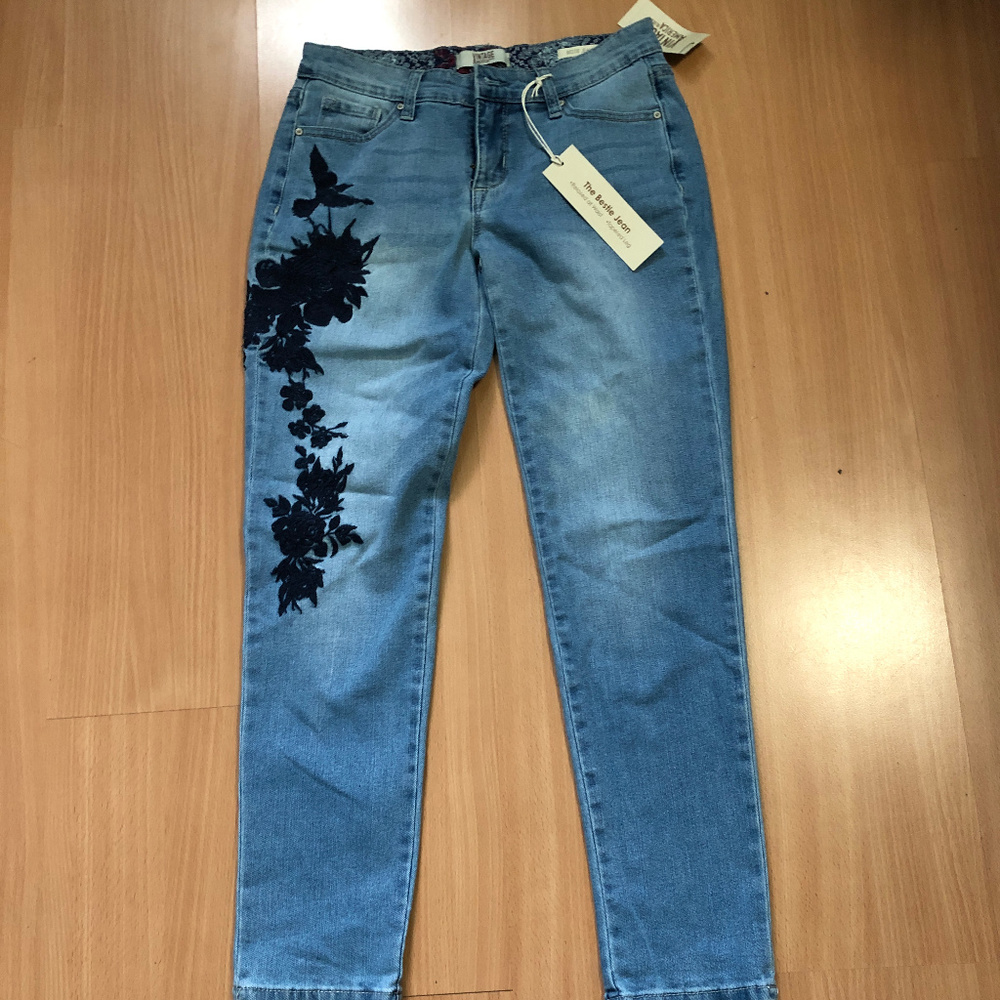 Vintage America Blues Embroidered Bestie Jeans